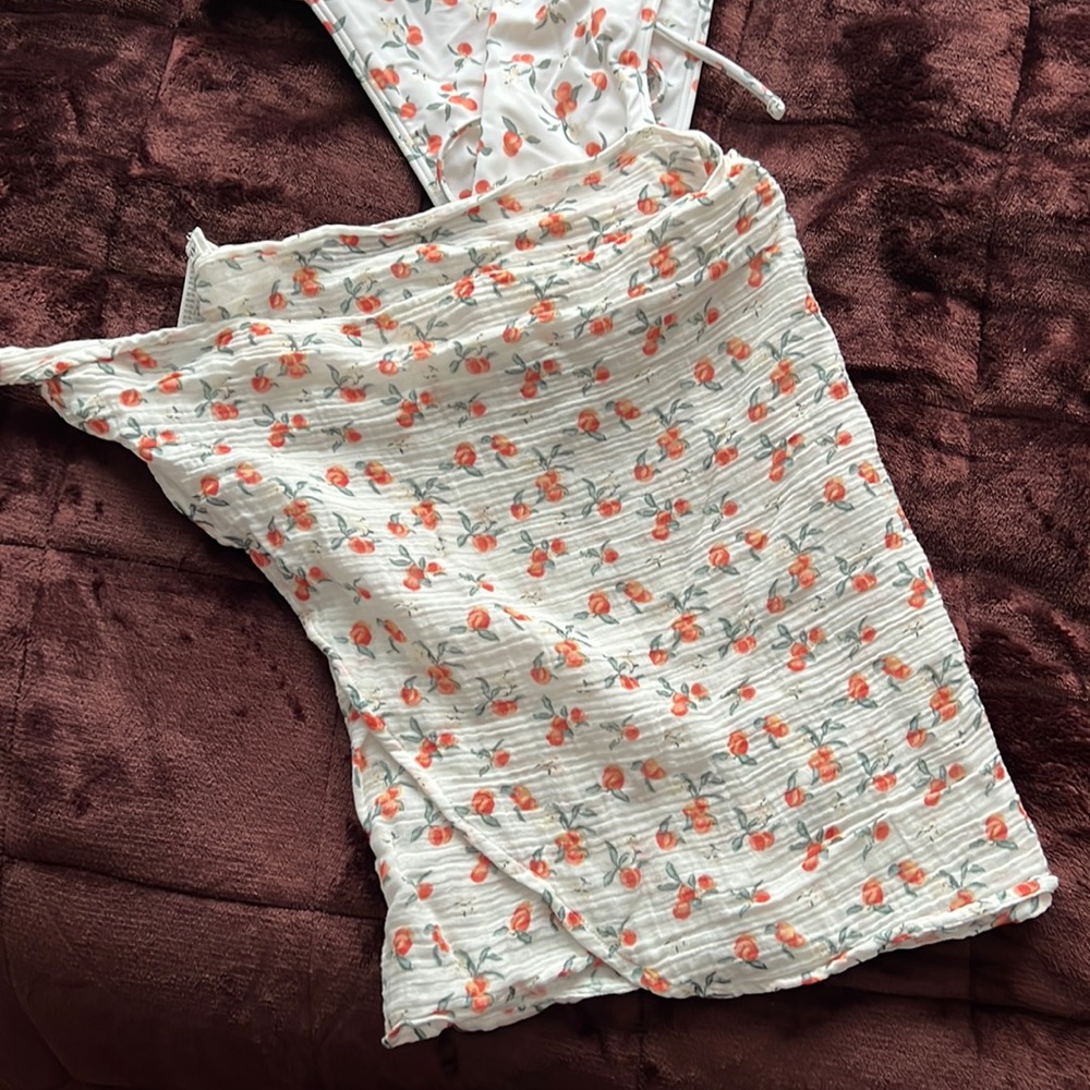 BIKINI MATCHING SARONG